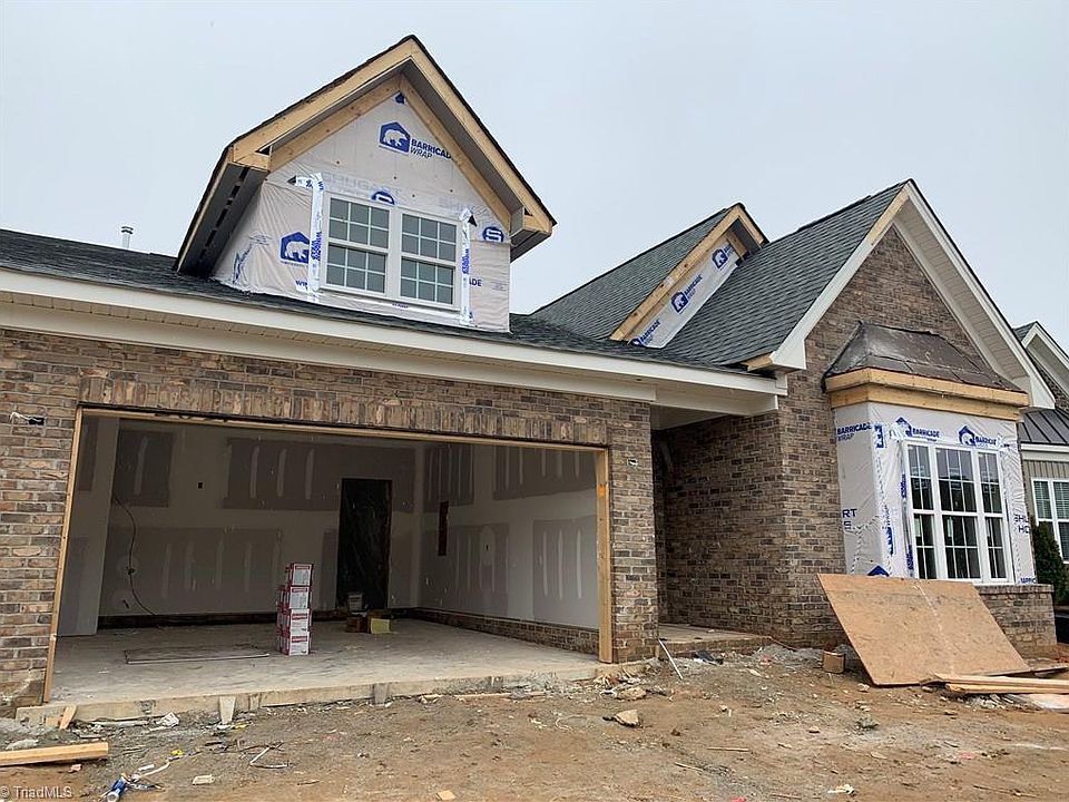 2nd image of 203 Suzanne Ln