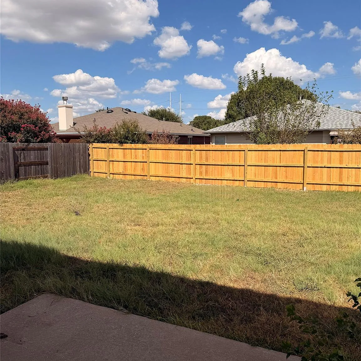 3 bed, 2.5 bath, 2142 sqft, $2,150 — Photo 2