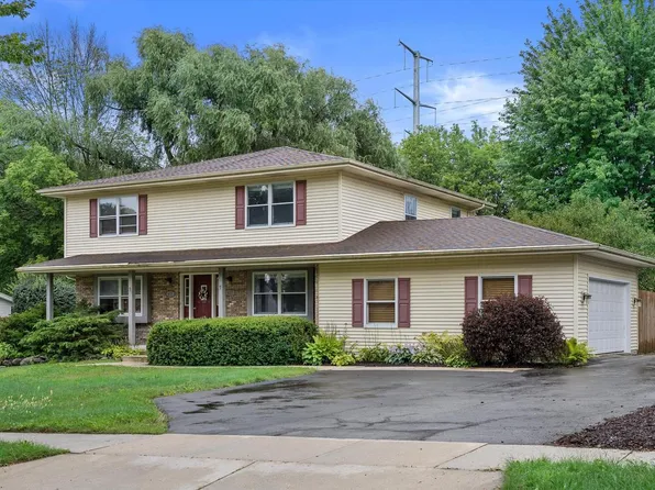 635 W Briarknoll ct -637 COURT, Saukville, WI 53080