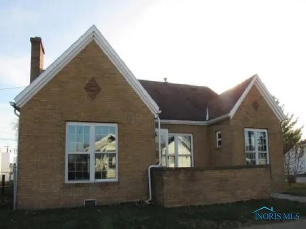 225 W 6th St, Pt Clinton, OH 43452