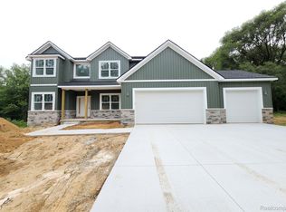 8144 Hinchey Rd, Pinckney, MI 48169