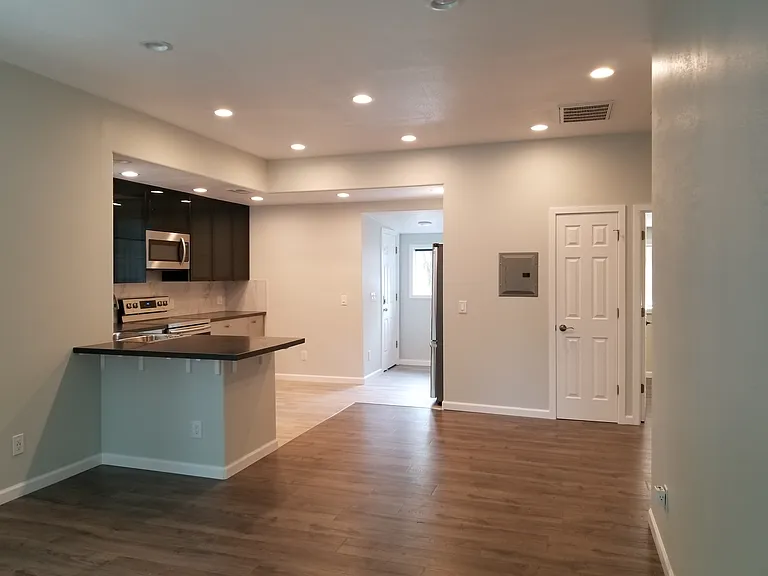 343 Mae St — Photo 9