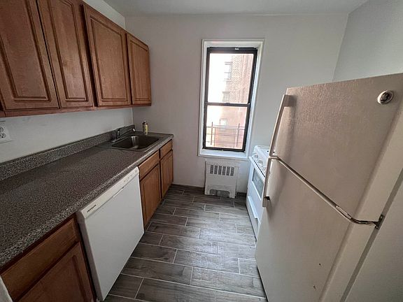 2nd image of 11 Fairview Ave #2G