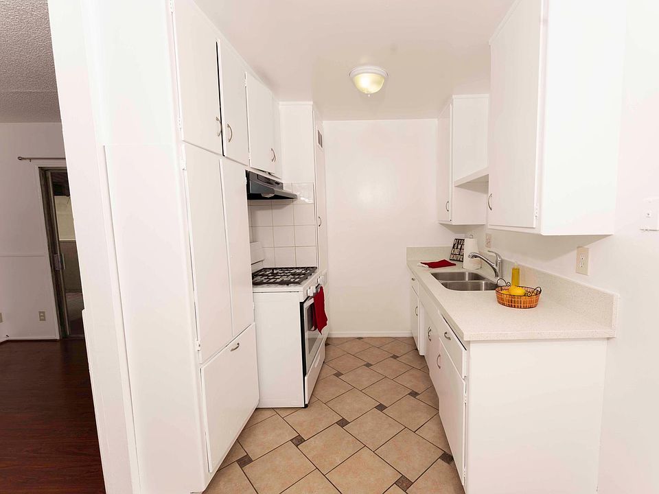 1st image of 135 N Wilson Ave #12