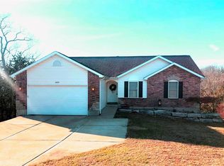 5623 Hill View Dr, Pacific, MO 63069