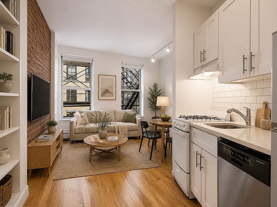 1st image of 135 W 24th St APT 3D