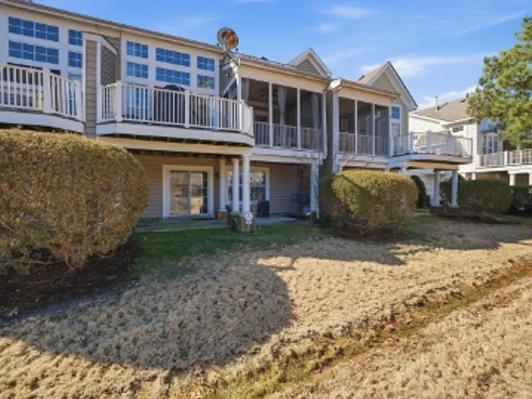 1005 Bay Breeze Dr — Photo 2