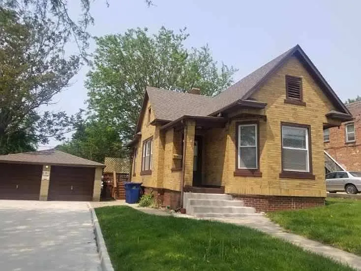 2 bed, 1.0 bath, $1,425 — Photo 1