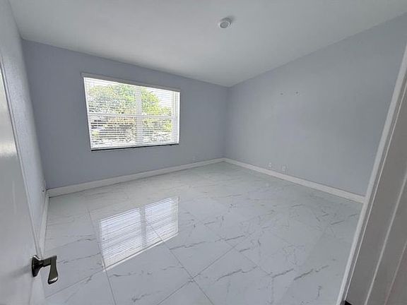 5th image of 119 SW 168th Ter