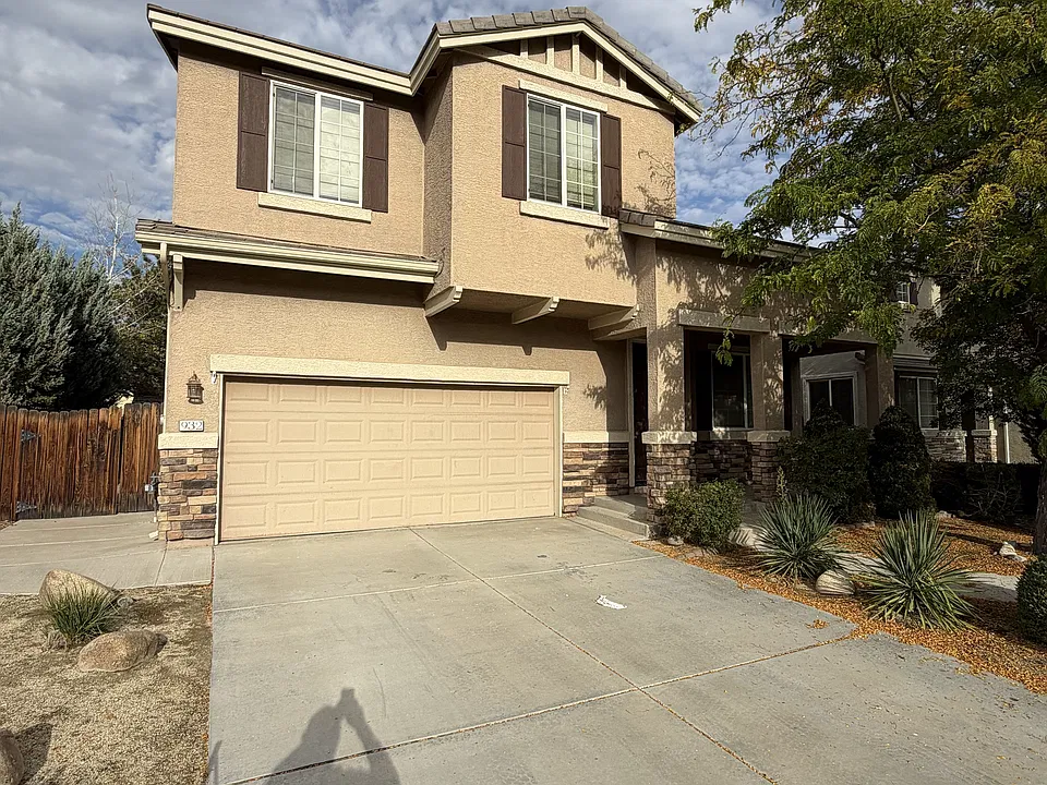 932 Lakeview Dr