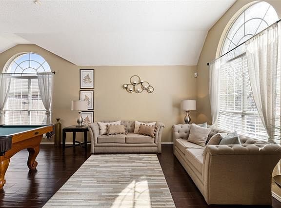 5th image of 1105 Deer Valley Ln