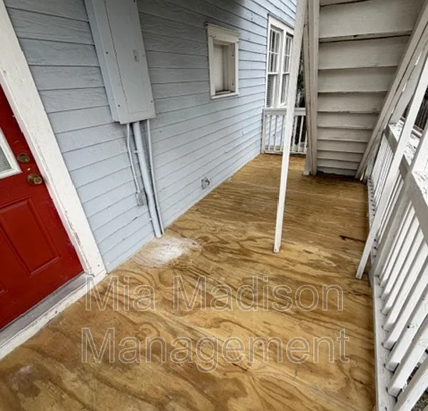 801 E 39th St — Photo 19