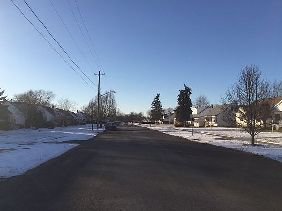 5th image of 221 Yeager Dr