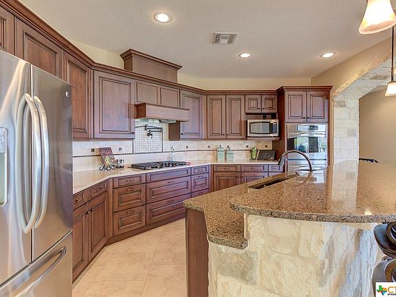 5th image of 402 Village View Dr