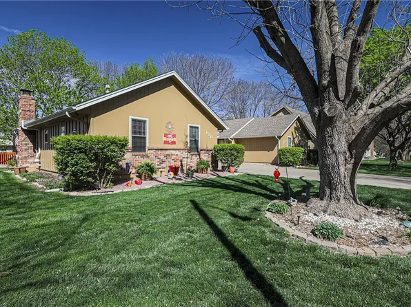 120 SW Robin Rd, Lees Summit, MO 64063