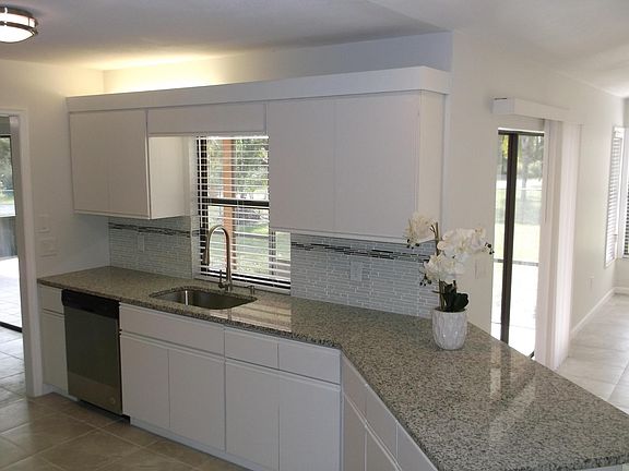 4th image of 1080 SE Lansdowne Avenue