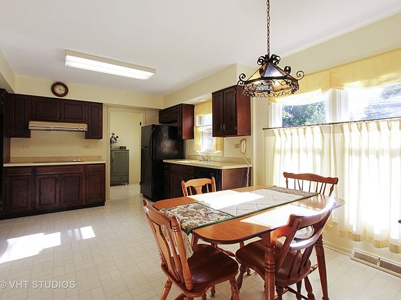3rd image of 1207 Saint James Pl