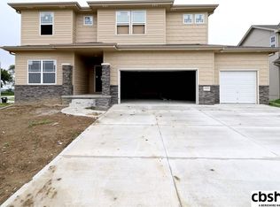 17024 Greenfield St, Omaha, NE 68136