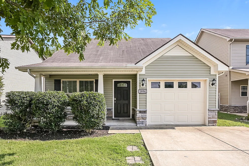 3 bed, 2.5 bath, 1352 sqft, $2,030 — Photo 1