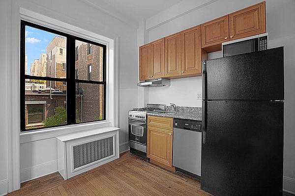 1st image of 19 W 69th St APT 606
