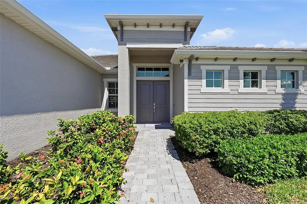 3 bed, 3.0 bath, 2650 sqft, $6,000 — Photo 2