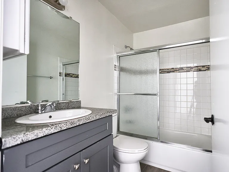 140 N Commonwealth Ave — Photo 23