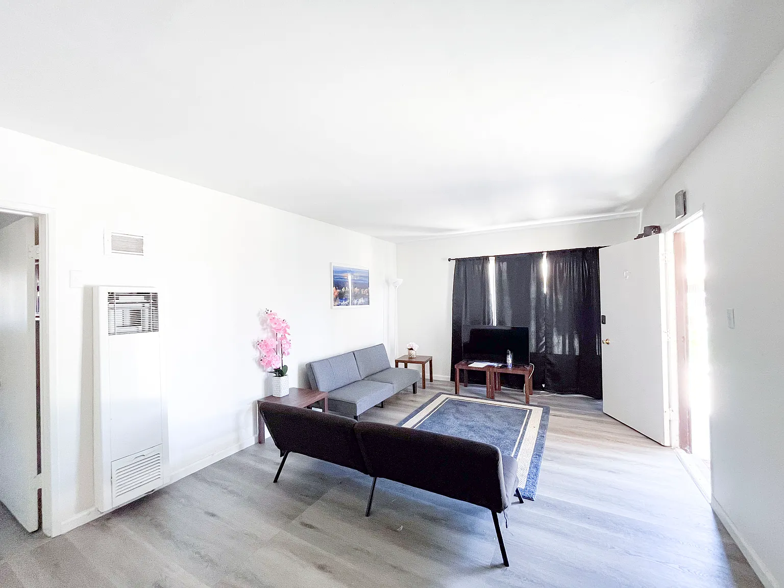 2 bed, 900 sqft, $2,250 — Photo 1