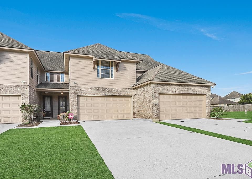 1st image of 18145 Pinehurst Dr