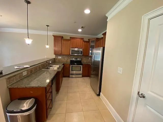 3 bed, 2.5 bath, 2320 sqft, $2,550 — Photo 4