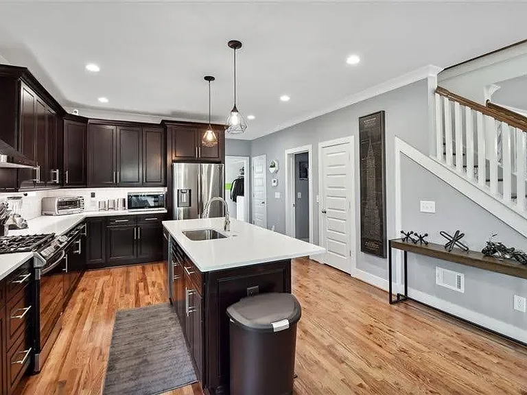 1237 Milton Ter SE — Photo 5