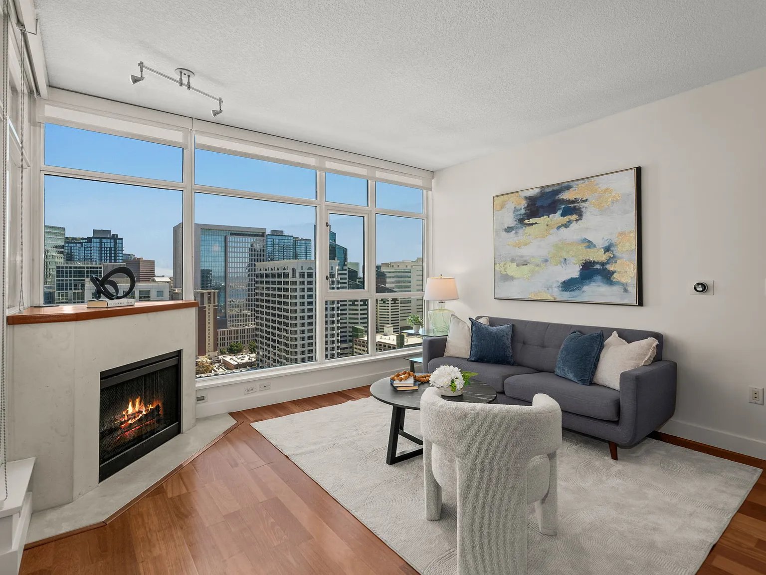 1 bed, 1.5 bath, 899 sqft, $4,000 — Photo 3