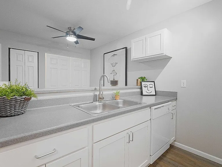 Compass Pointe — Photo 121