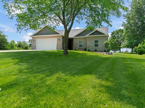 4096 Oak Run Dr, Dahinda, IL 61428