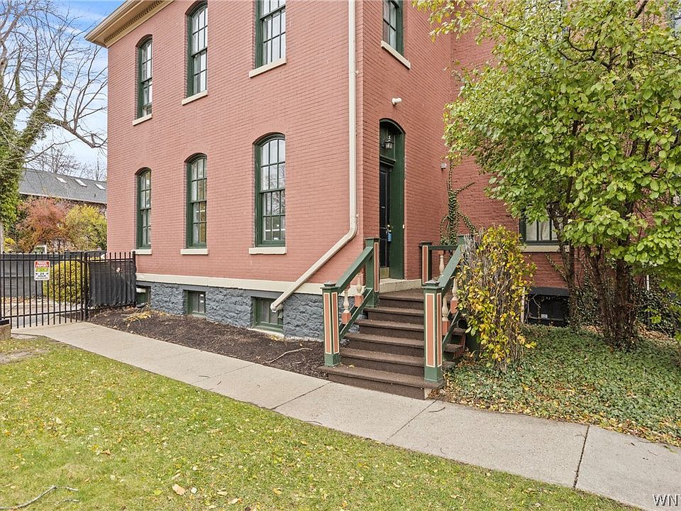 1st image of 125 Edward St APT 1J