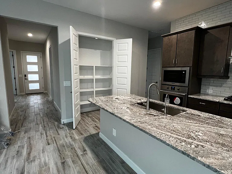 10548 W Albert Ln — Photo 5