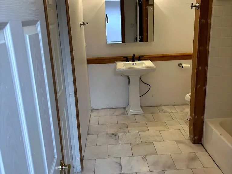 400 E Main St #1 — Photo 5
