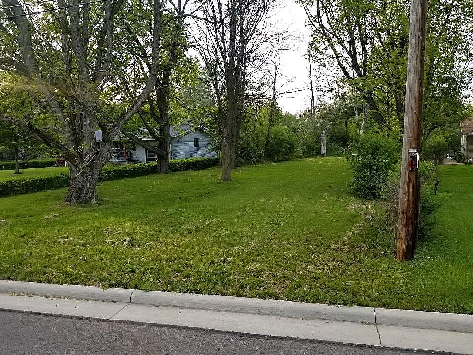 1st image of 230 Lincoln St
