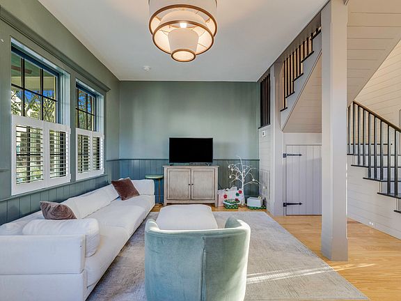 3rd image of 265 Coming St