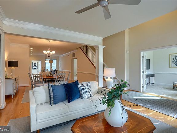 4th image of 6910 Summit Cir