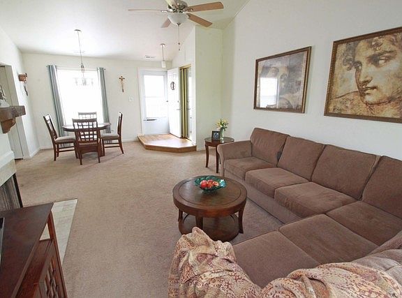 5th image of 387 Sandhurst Cir APT 7