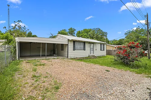 303 W Davis St Photo 1