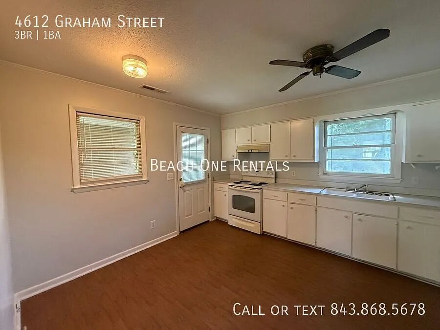 **Move In Now. Pay Later. First Rent Due November 1st Loris - 3 Bedroom / 1 Bathroom Duplex — Photo 4