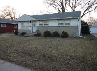 2887 S 93rd St, West Allis, WI 53227