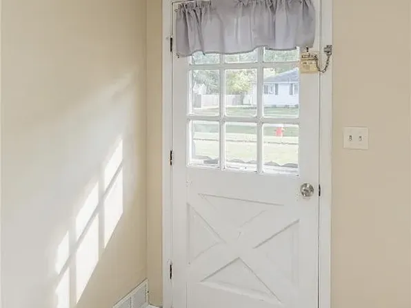 738 W Shore Blvd, Sheffield Lake, OH 44054