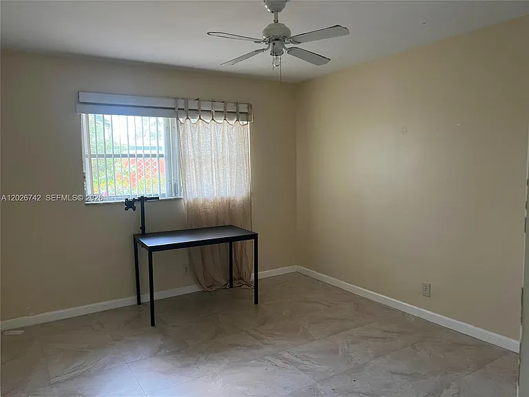 4460 NW 18th Ave — Photo 8
