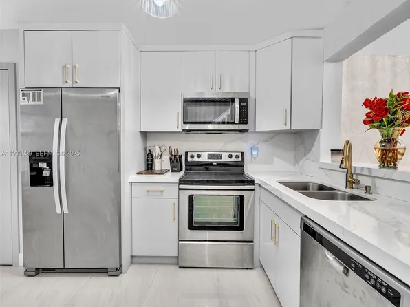 6747 Sienna Club Dr, Lauderhill, FL 33319