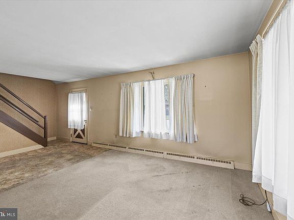 5th image of 517 W Walnut St