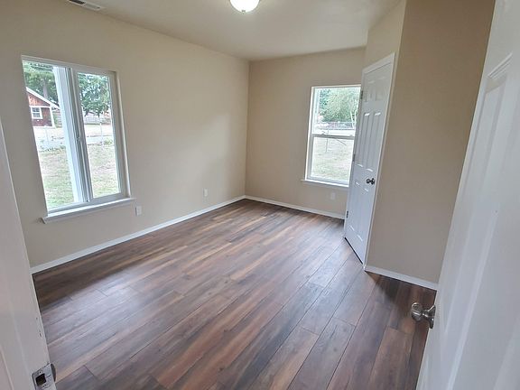 5th image of 2514 208th St E