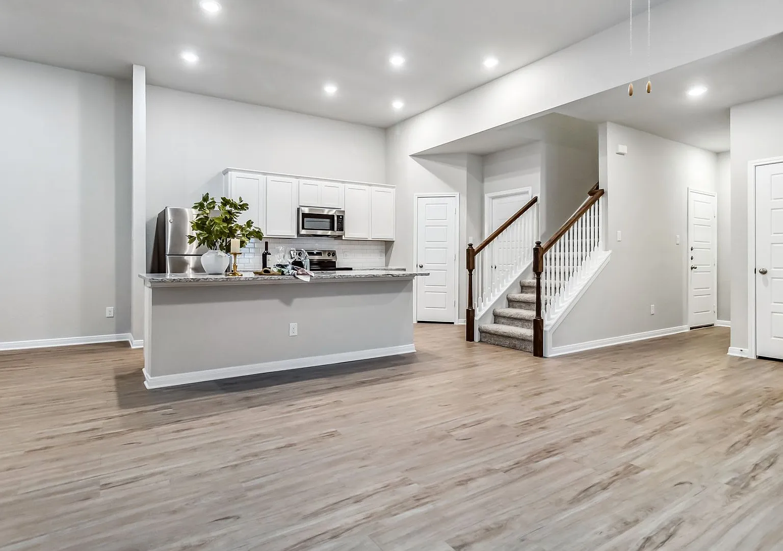 Want luxury living in the Far West ...Look no further...Amanda Park is it! — Photo 3