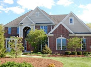 282 Steeple Pointe Cir, Delafield, WI 53018